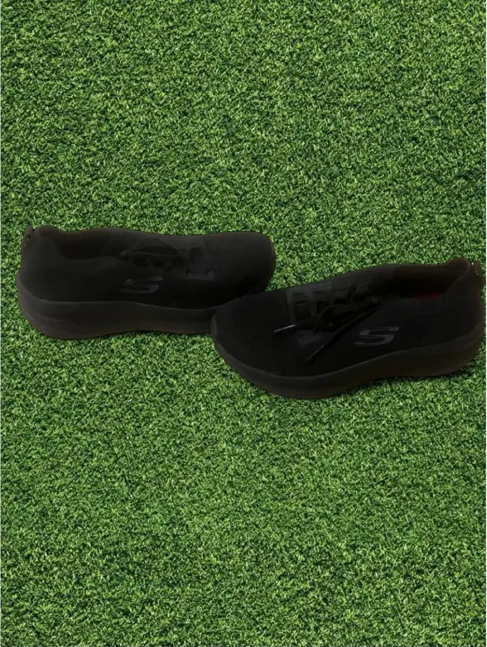Black Skechers Wide Fit Sneakers – Women’s Size 5